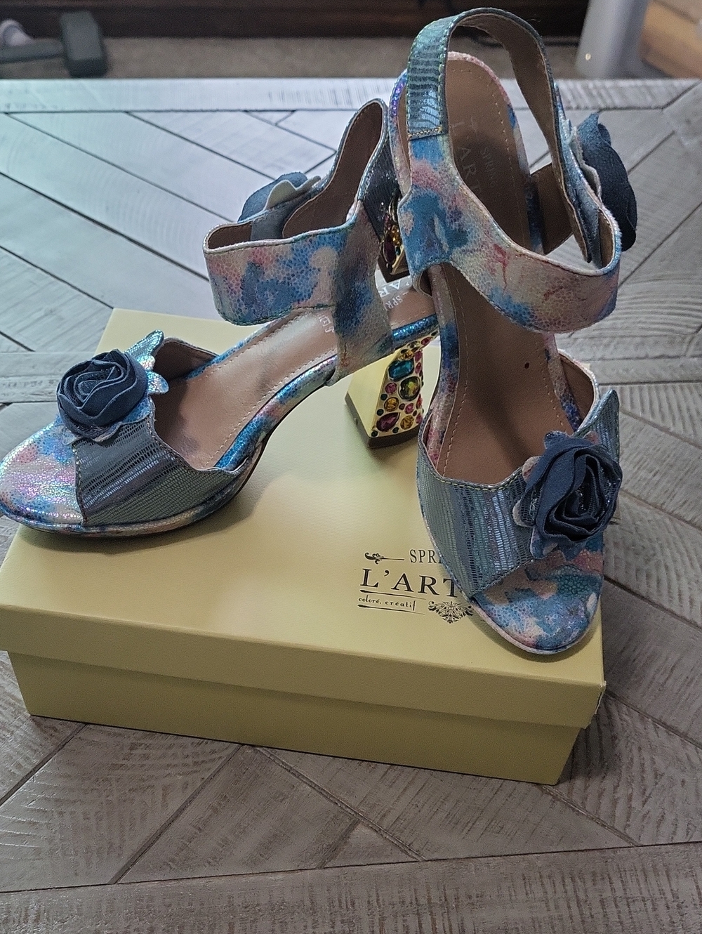 L'ARTISTE Blue Pink Floral Art Deco Heel Shoes 3D-Roses Jeweled Boho Formal